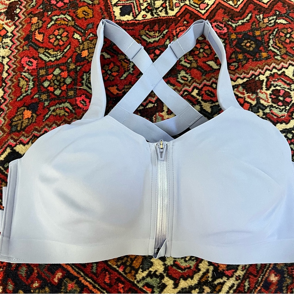 Beautiful periwinkle blue Victorias Secret Sports Bra, New Without Tags, 36D!